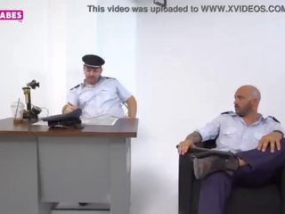 Sugarbabestv&colon; greeks policija uradnik odrasli posnetek