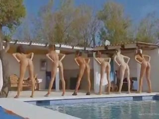 Seven alasti tüdrukud nagu an sõjavägi film