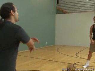 Capri cavanni fucked na basketbal súd mov
