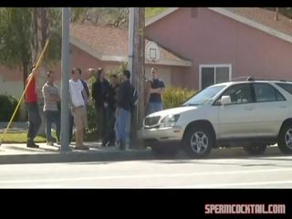 Brandon e sua amigos escolher para cima ami emerson perto o local aluguel um dumpster