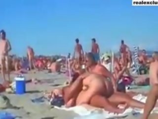 Public nud plaja partener schimbate sex film film în vara 2015