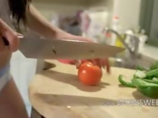 Unreal vegetal em dela apertada vagina