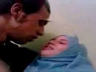 Amateur Dubai lustful hijab schoolgirl fucked at home - desiscandal.xyz